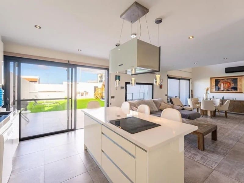 5 chambre Villa/Maison à vendre à Adeje - 890 000 € (Ref: 9634340)