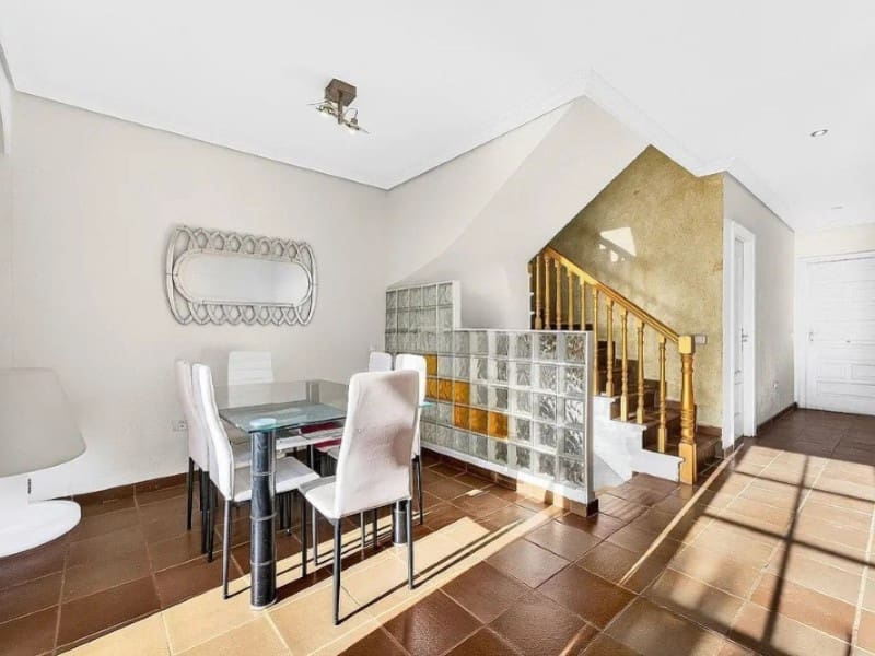 Casa de 4 habitaciones en El Medano en venta - 670.000 € (Ref: 9655908)