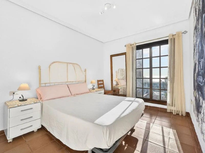 Casa de 4 habitaciones en El Medano en venta - 670.000 € (Ref: 9655908)