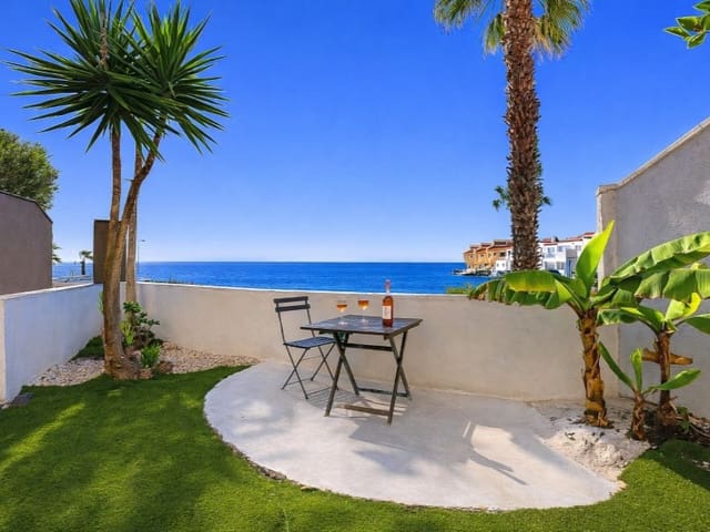 Casa de 4 habitaciones en El Medano, Granadilla de Abona en venta - 670.000 € (Ref: 9655908)