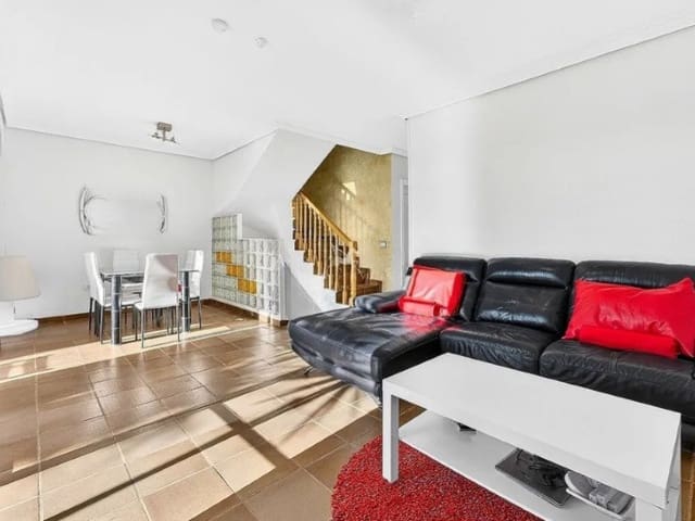 Casa de 4 habitaciones en El Medano, Granadilla de Abona en venta - 670.000 € (Ref: 9655908)