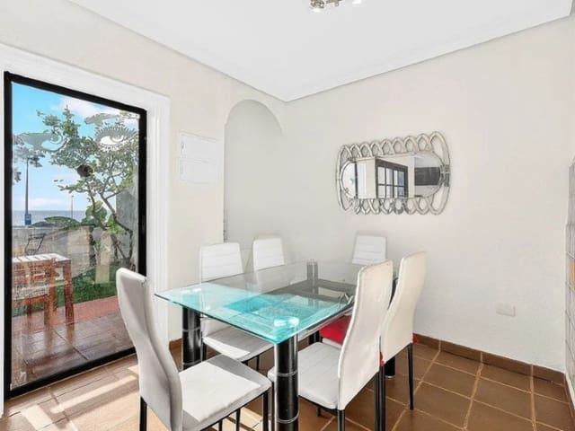 Casa de 4 habitaciones en El Medano, Granadilla de Abona en venta - 670.000 € (Ref: 9655908)