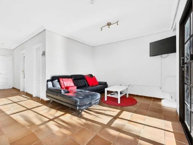 Casa de 4 habitaciones en El Medano, Granadilla de Abona en venta - 670.000 € (Ref: 9655908)