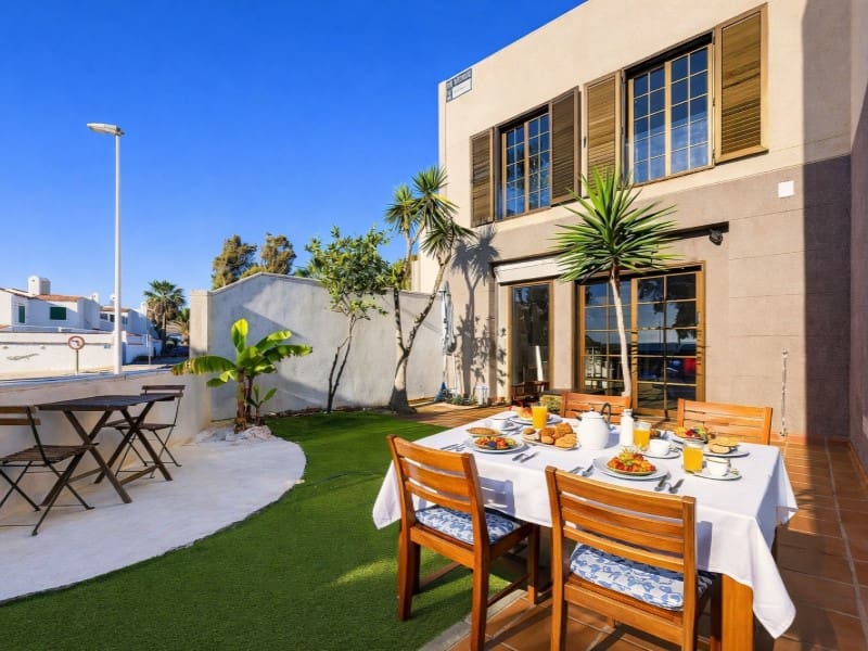 Casa de 4 habitaciones en El Medano en venta - 670.000 € (Ref: 9655908)