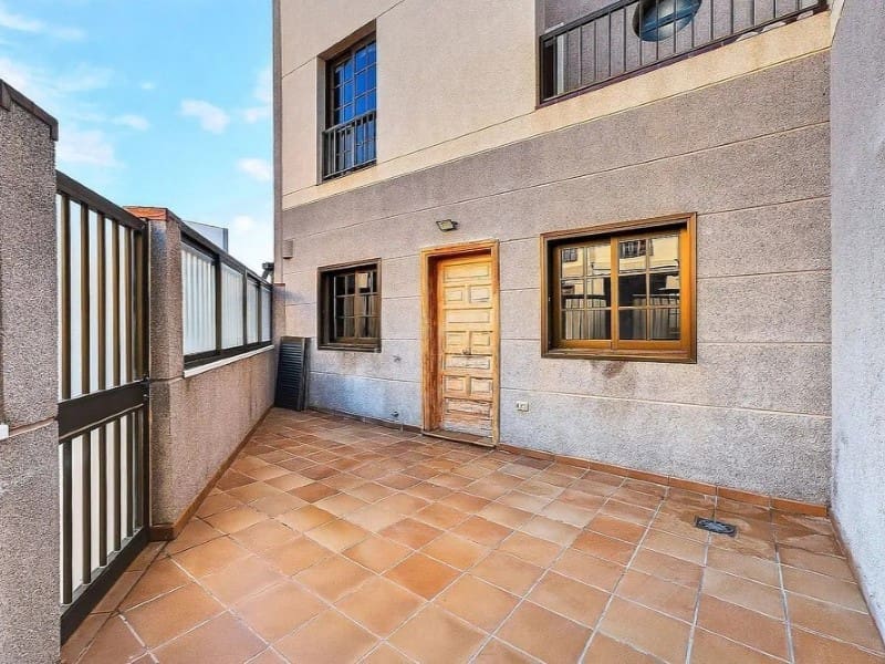 Casa de 4 habitaciones en El Medano en venta - 670.000 € (Ref: 9655908)