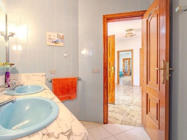 6 slaapkamer Villa te koop in Los Gladiolos, Santa Cruz de Tenerife - € 1.995.000 (Ref: 9674085)