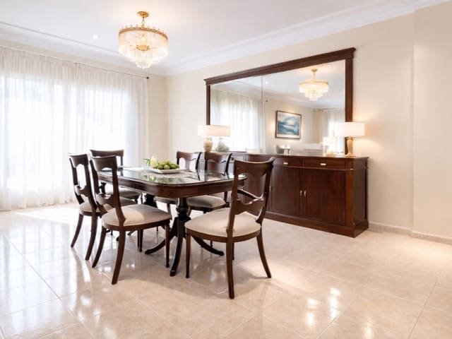 Kaupallinen myytävänä paikassa La Orotava - 650 000 € (Ref: 9695238)