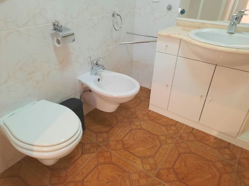 3 quarto Moradia para arrendar em Santa Ursula com garagem - 2 500 € (Ref: 9815782)