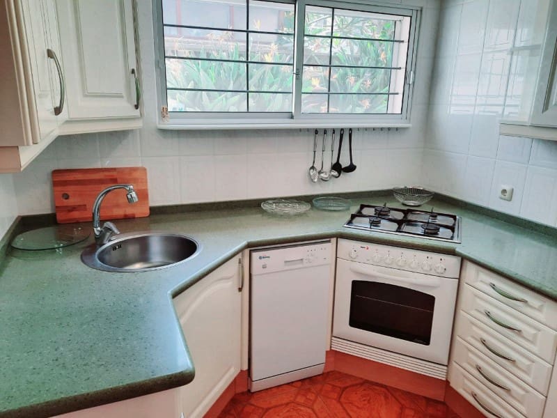 3 quarto Moradia para arrendar em Santa Ursula com garagem - 2 500 € (Ref: 9815782)