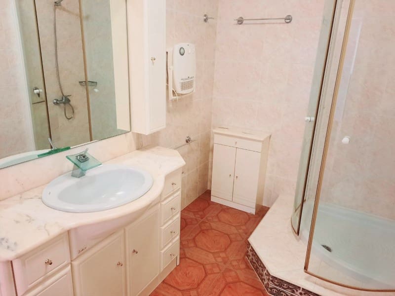 3 quarto Moradia para arrendar em Santa Ursula com garagem - 2 500 € (Ref: 9815782)