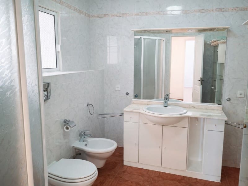 3 quarto Moradia para arrendar em Santa Ursula com garagem - 2 500 € (Ref: 9815782)