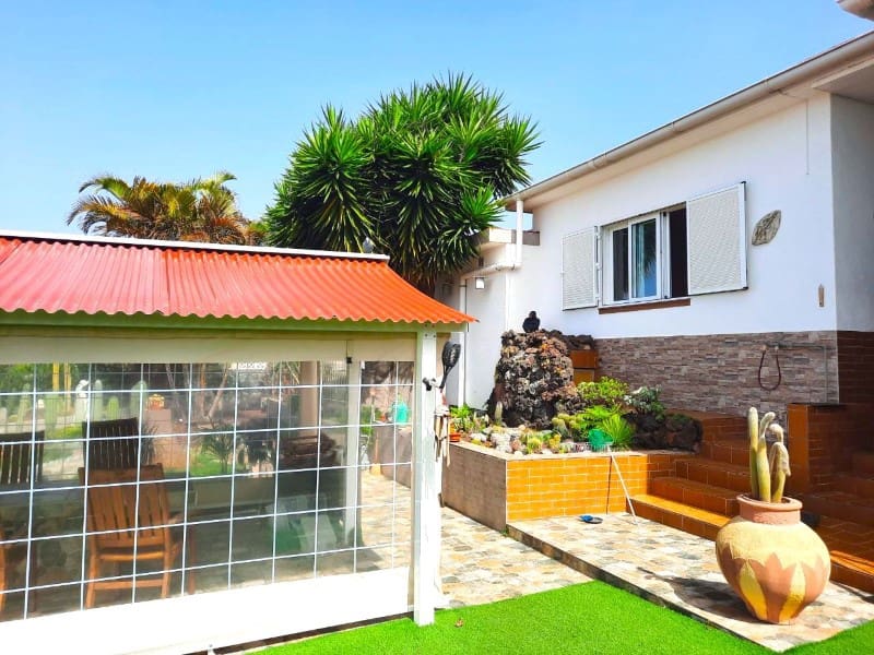3 quarto Moradia para arrendar em Santa Ursula com garagem - 2 500 € (Ref: 9815782)