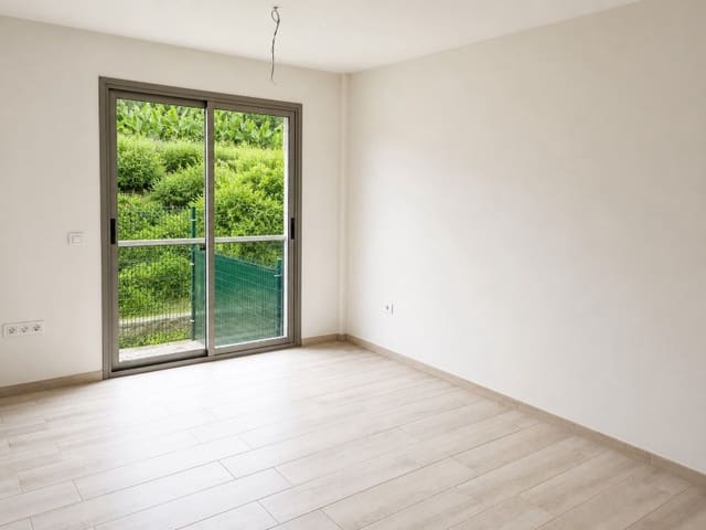 2 bedroom Apartment for sale in Puerto de la Cruz - € 349,000 (Ref: 9815784)