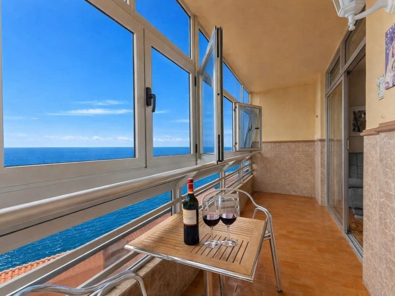 Apartamento de 3 habitaciones en Puerto de la Cruz en alquiler - 2.500 € (Ref: 9817967)