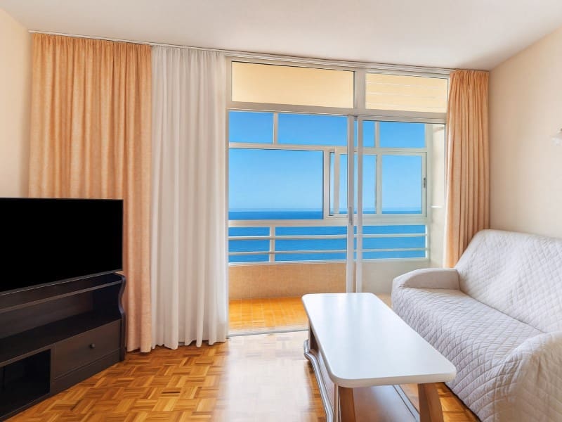 Apartamento de 3 habitaciones en Puerto de la Cruz en alquiler - 2.500 € (Ref: 9817967)