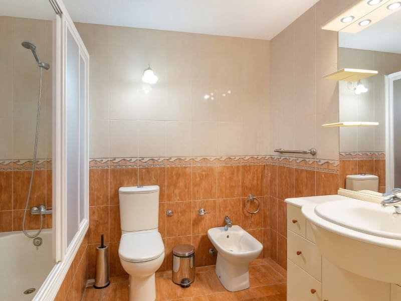 Apartamento de 3 habitaciones en Puerto de la Cruz en alquiler - 2.500 € (Ref: 9817967)