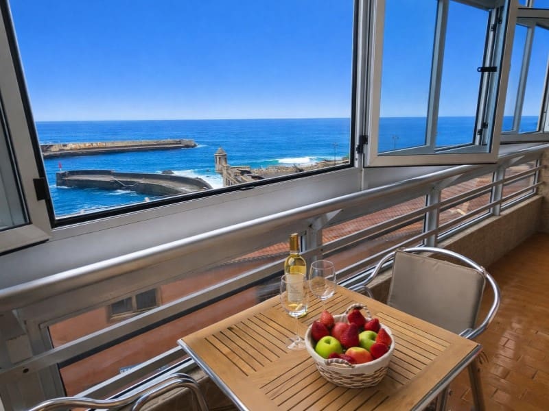 Apartamento de 3 habitaciones en Puerto de la Cruz en alquiler - 2.500 € (Ref: 9817967)