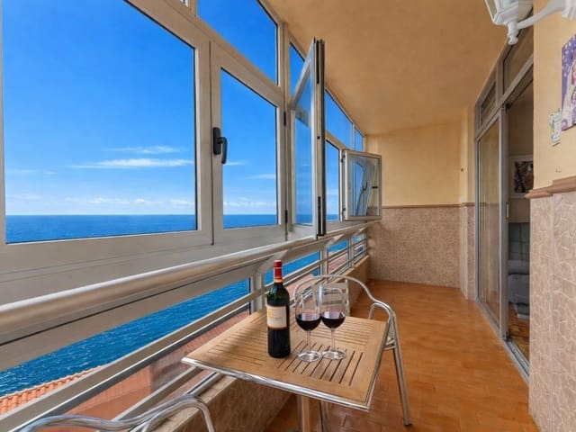 Apartamento de 3 habitaciones en Puerto de la Cruz en alquiler - 2.500 € (Ref: 9817967)