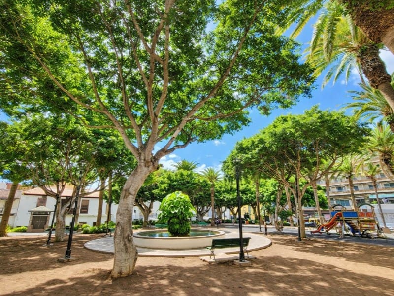 Apartamento de 3 habitaciones en Puerto de la Cruz en alquiler - 2.500 € (Ref: 9817967)
