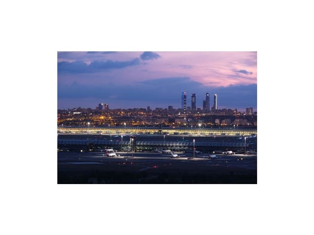 80 soveværelse Hotel til salg i Barajas, Madrid by - € 15.000.000 (Ref: 9881555)