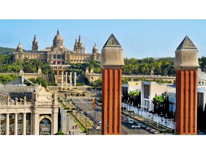 80 soverom Hotell til salgs i Barcelona by - € 34 000 000 (Ref: 9881570)