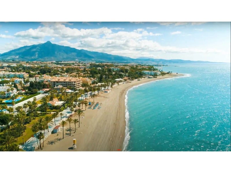 Hotel for sale in Estepona - € 45,000,000 (Ref: 9881577)