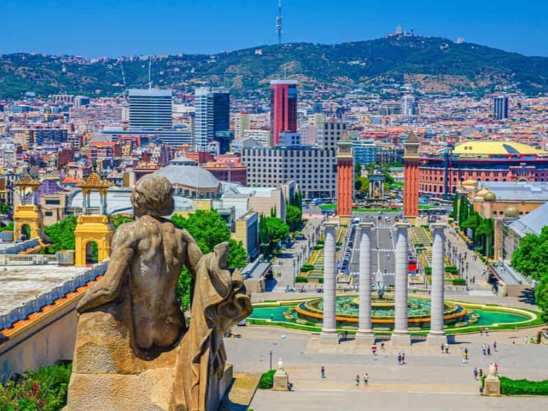 Kommersiell til salgs i Barcelona by - € 27 000 000 (Ref: 9881585)