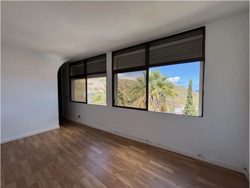 4 soveværelse Villa til salg i Santa Cruz de Tenerife - € 600.000 (Ref: 9947547)