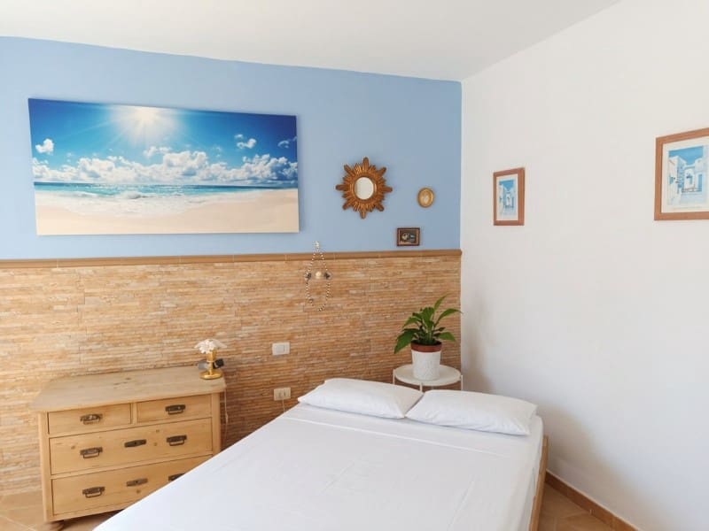 5 bedroom Villa for sale in Arico with garage - € 595,000 (Ref: 9947549)