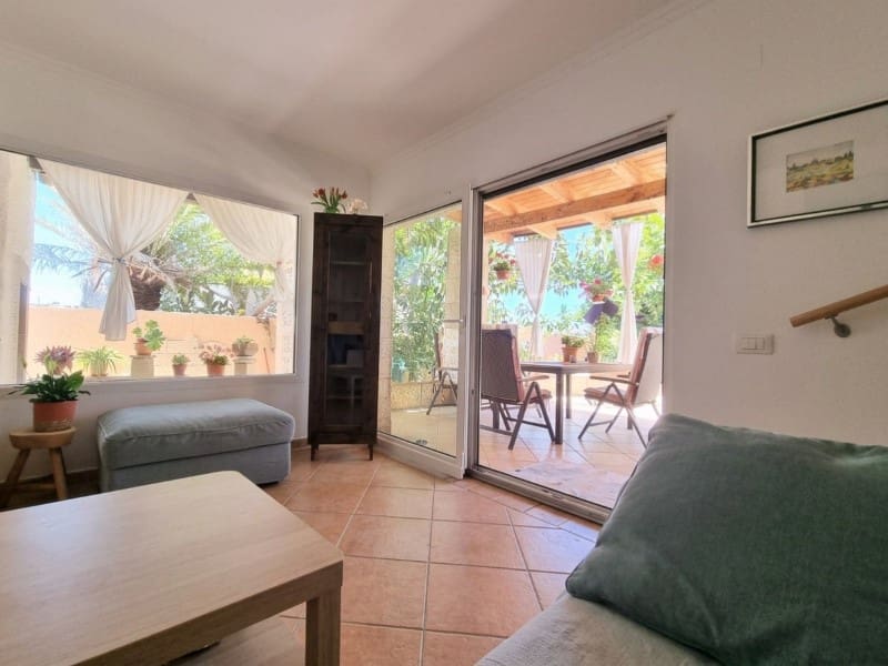 5 bedroom Villa for sale in Arico with garage - € 595,000 (Ref: 9947549)