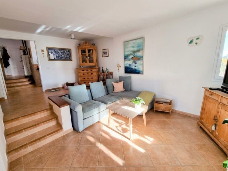 5 bedroom Villa for sale in Arico with garage - € 595,000 (Ref: 9947549)