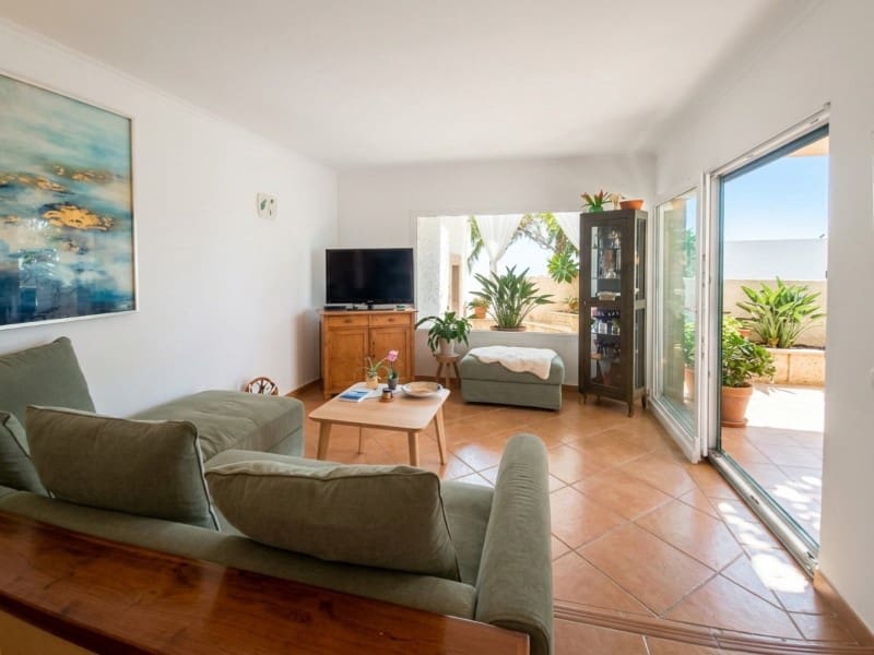 5 bedroom Villa for sale in Arico with garage - € 595,000 (Ref: 9947549)