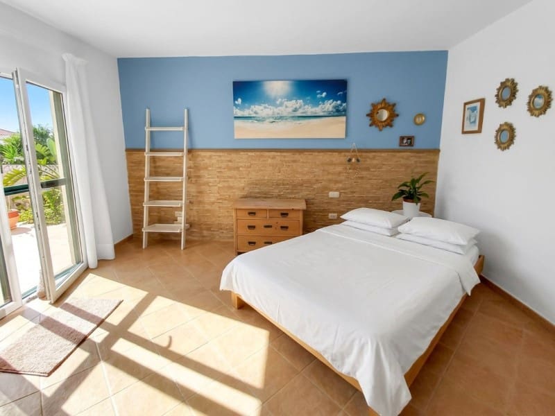 5 bedroom Villa for sale in Arico with garage - € 595,000 (Ref: 9947549)