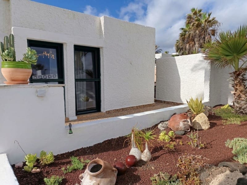 5 bedroom Villa for sale in Arico with garage - € 595,000 (Ref: 9947549)