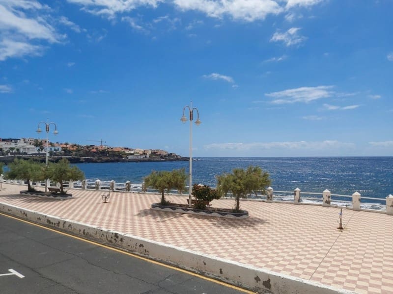 5 bedroom Villa for sale in Arico with garage - € 595,000 (Ref: 9947549)