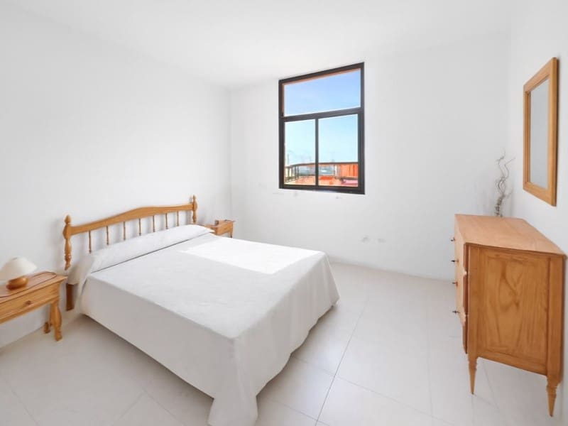 2 slaapkamer Appartement te huur in El Medano - € 2.500 (Ref: 9990417)