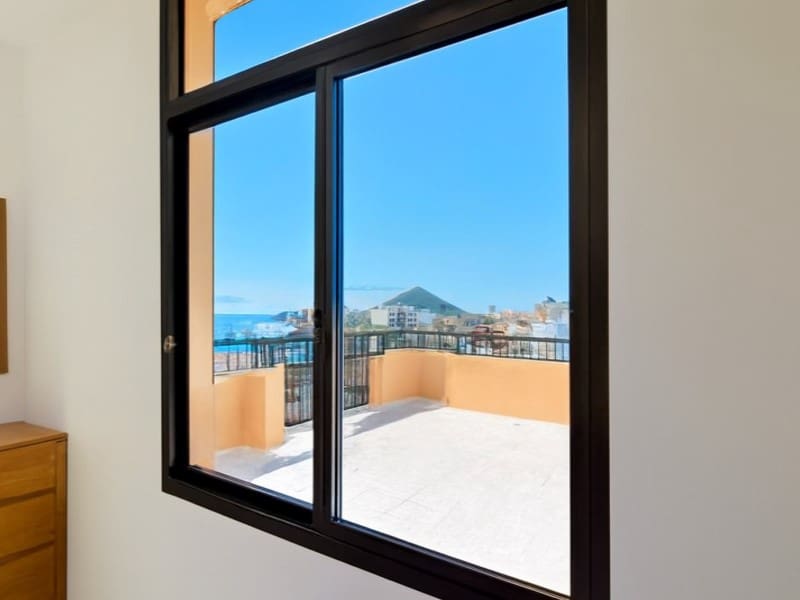 2 slaapkamer Appartement te huur in El Medano - € 2.500 (Ref: 9990417)