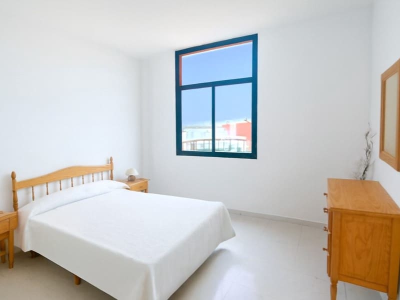 2 slaapkamer Appartement te huur in El Medano - € 2.500 (Ref: 9990417)
