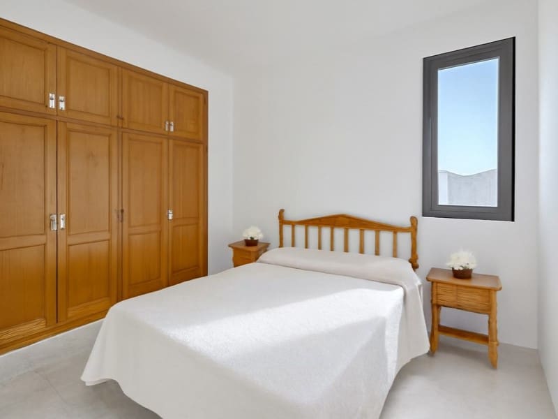 2 slaapkamer Appartement te huur in El Medano - € 2.500 (Ref: 9990417)