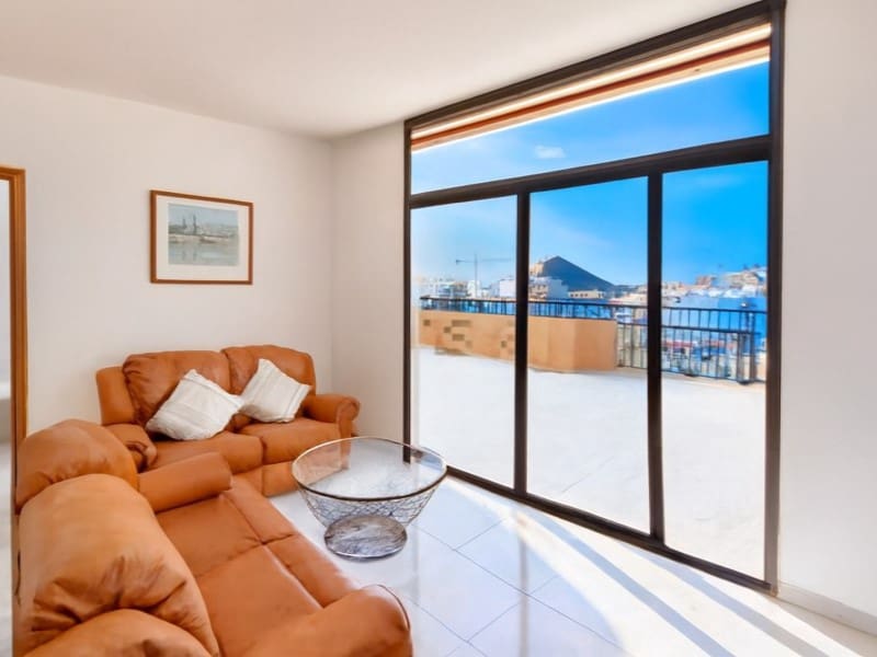 2 slaapkamer Appartement te huur in El Medano - € 2.500 (Ref: 9990417)