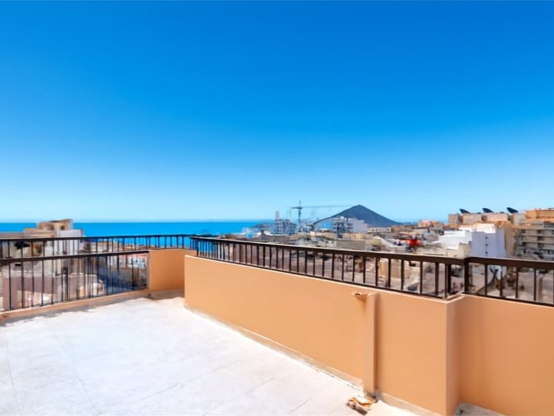 2 slaapkamer Appartement te huur in El Medano - € 2.500 (Ref: 9990417)