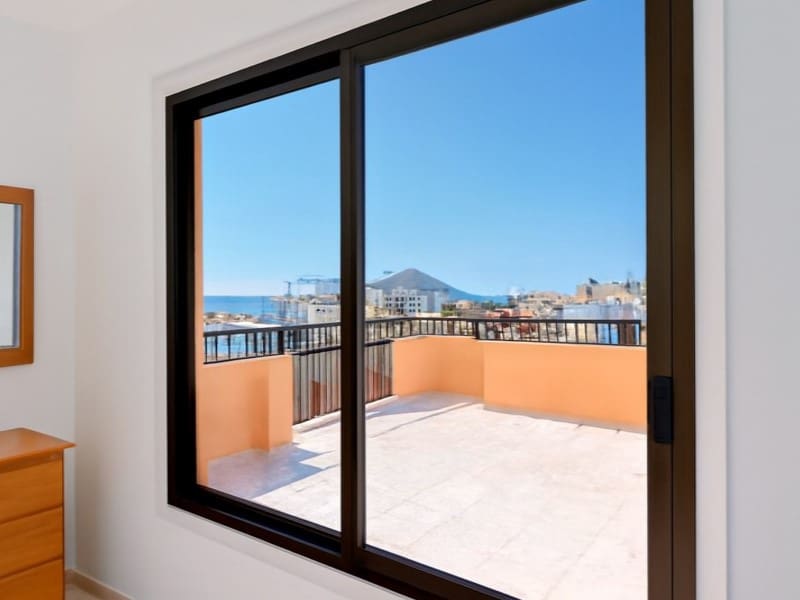 2 slaapkamer Appartement te huur in El Medano - € 2.500 (Ref: 9990417)