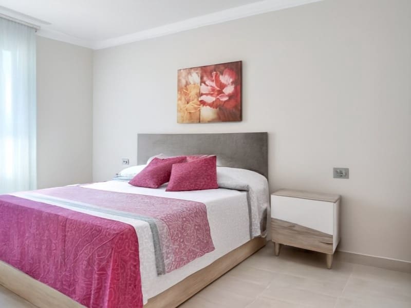 2 slaapkamer Appartement te huur in Radazul met garage - € 2.500 (Ref: 9990418)