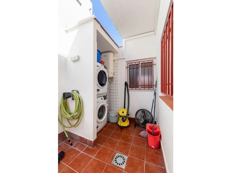 2 bedroom Apartment for rent in El Medano with garage - € 3,500 (Ref: 9990422)