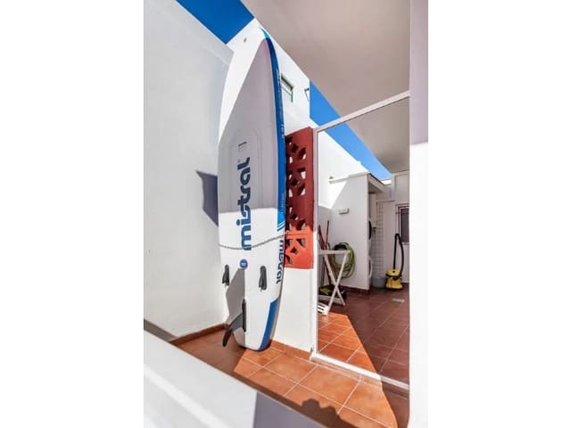 2 Zimmer Apartment zu vermieten in El Medano, Granadilla de Abona mit Garage - 3.500 € (Ref: 9990422)