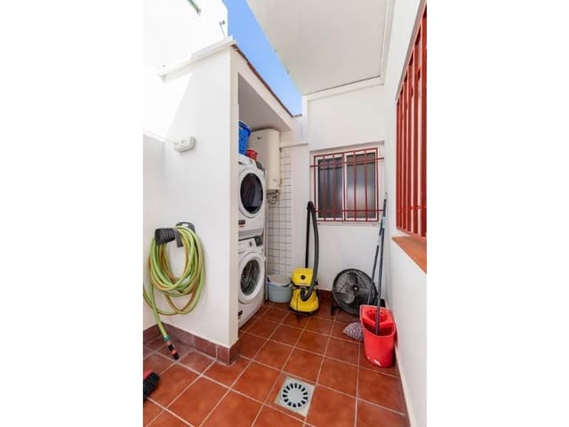 2 Zimmer Apartment zu vermieten in El Medano, Granadilla de Abona mit Garage - 3.500 € (Ref: 9990422)