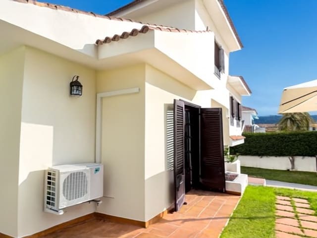 Chalet de 4 habitaciones en Puerto de la Cruz en venta - 629.000 € (Ref: 9998486)