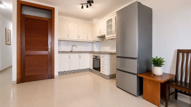 Apartamento de 2 habitaciones en Playa Paraiso, Adeje en venta con piscina garaje - 330.000 € (Ref: 10123375)