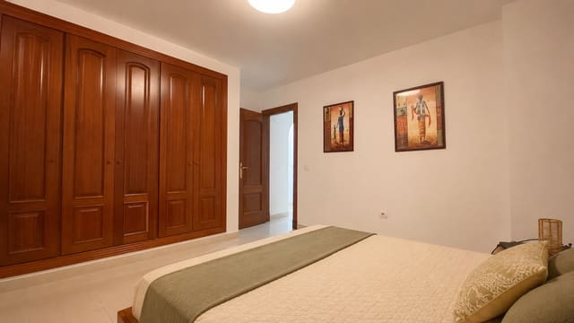 Apartamento de 2 habitaciones en Playa Paraiso, Adeje en venta con piscina garaje - 330.000 € (Ref: 10123375)
