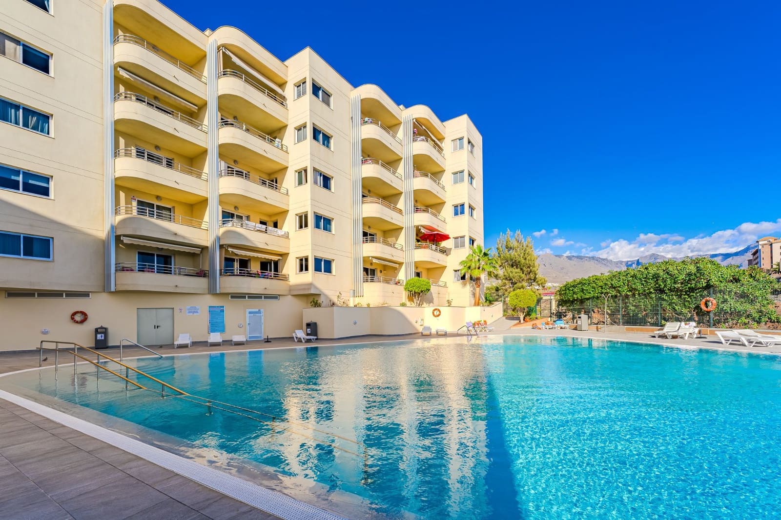Apartamento de 2 habitaciones en Playa Paraiso en venta con piscina garaje - 330.000 € (Ref: 10123375)